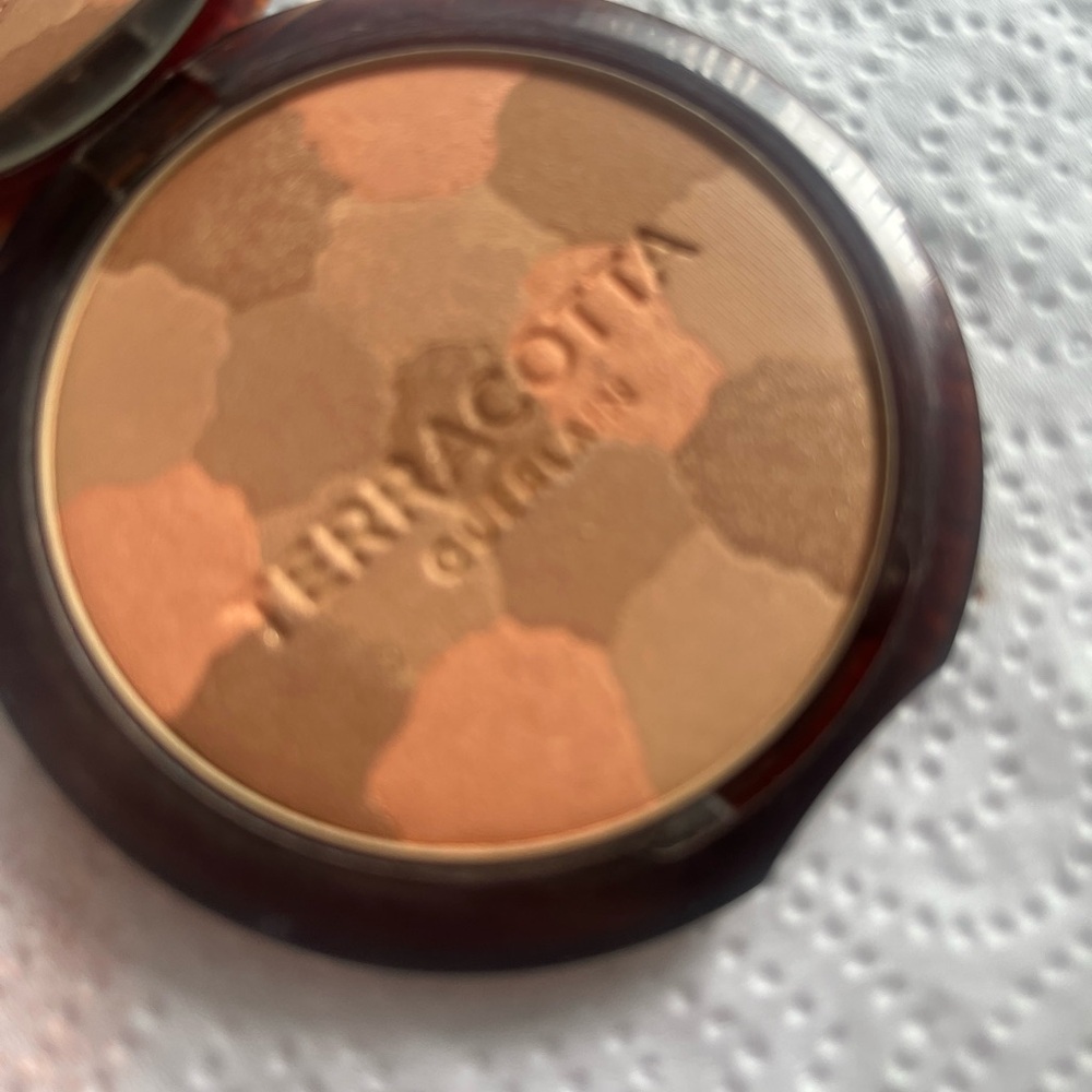 Guerlain Terracotta bronzer”light “powder bronzer and Glow - Picture 6 of 7